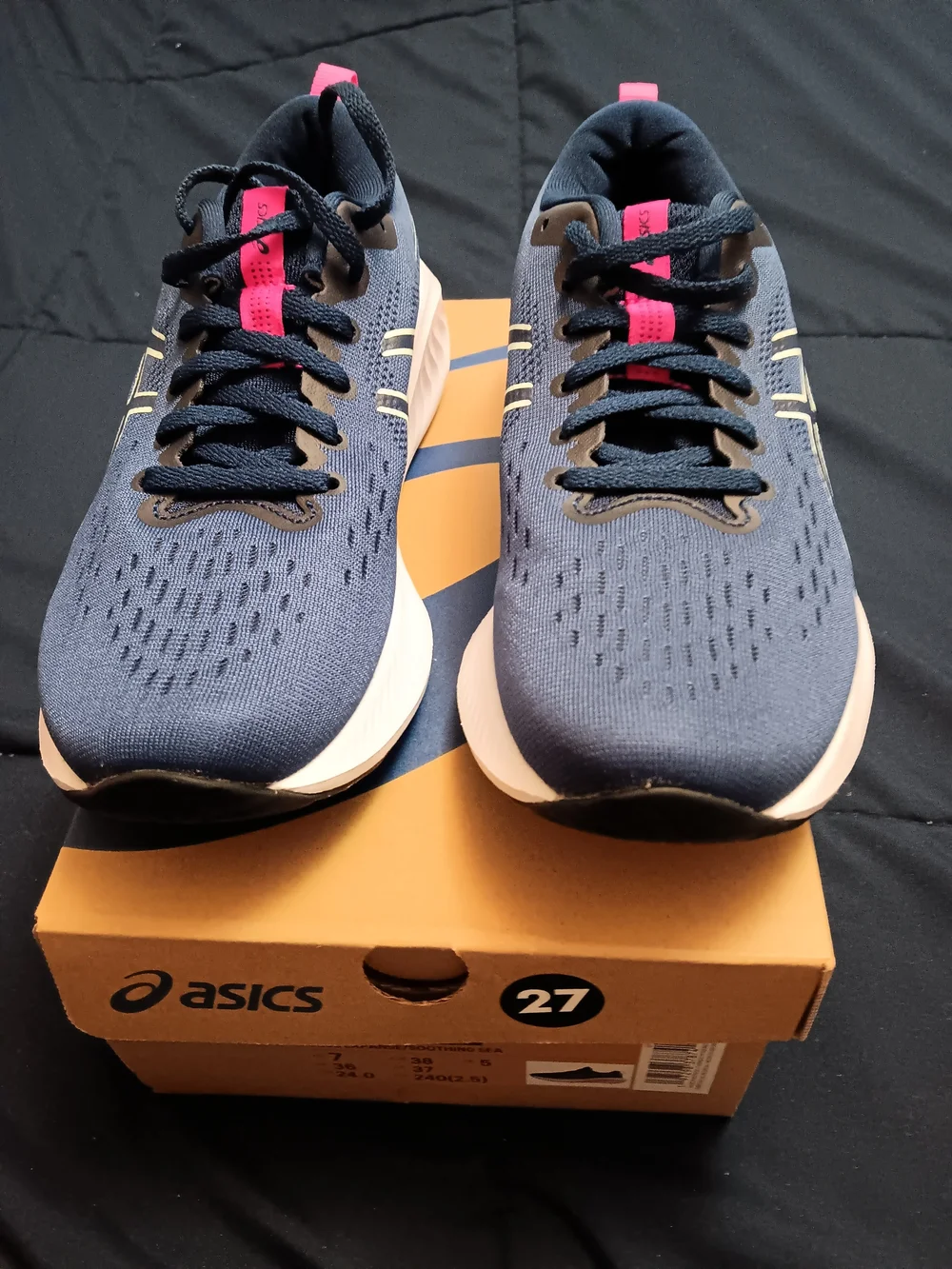 ASICS Women's Navy Running Sneakers Gel Excite 10  Size 7.